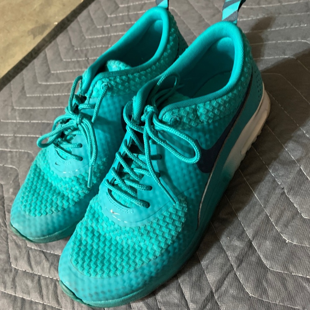 Women’s Nike Thea teal sz 8